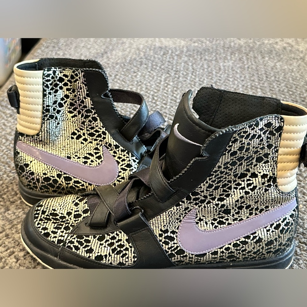 NIKE WMNS BLAZER MID V PREMIUM MTR DUENDE 2005 - rare and collectable. Size 6